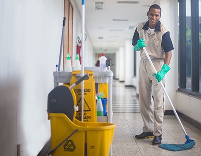 -de-áreas-comunes-en-oficinas-de-Santiago Desinfección de áreas comunes en una oficina para un ambiente de trabajo saludable
